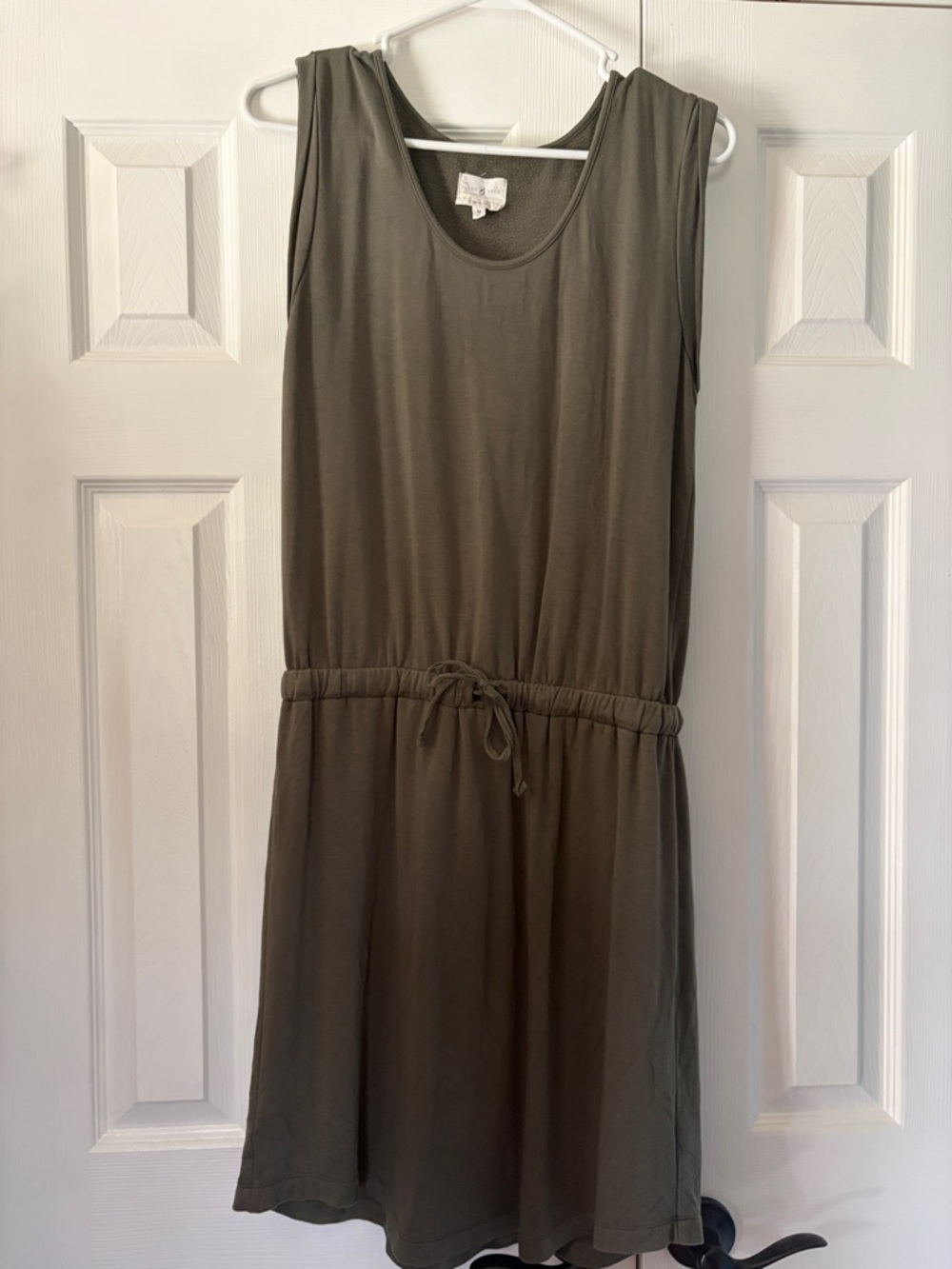 Lou & Grey Olive Green Sleeveless Midi Dress